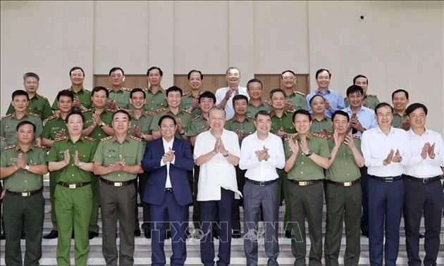 Presiden Vietnam, To Lam dan PM Vietnam, Pham Minh Chinh Hadiri Konferensi Komite Partai Keamanan Publik Pusat 