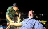 Quang Ngai fishermen rescue foreigner adrift at sea