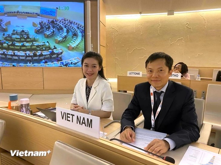 Vietnam prioritizes equal access to digital technology for all: diplomat - ảnh 1