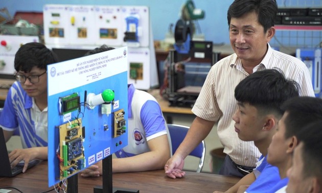 More Vietnamese universities offer courses in semiconductor technology, design